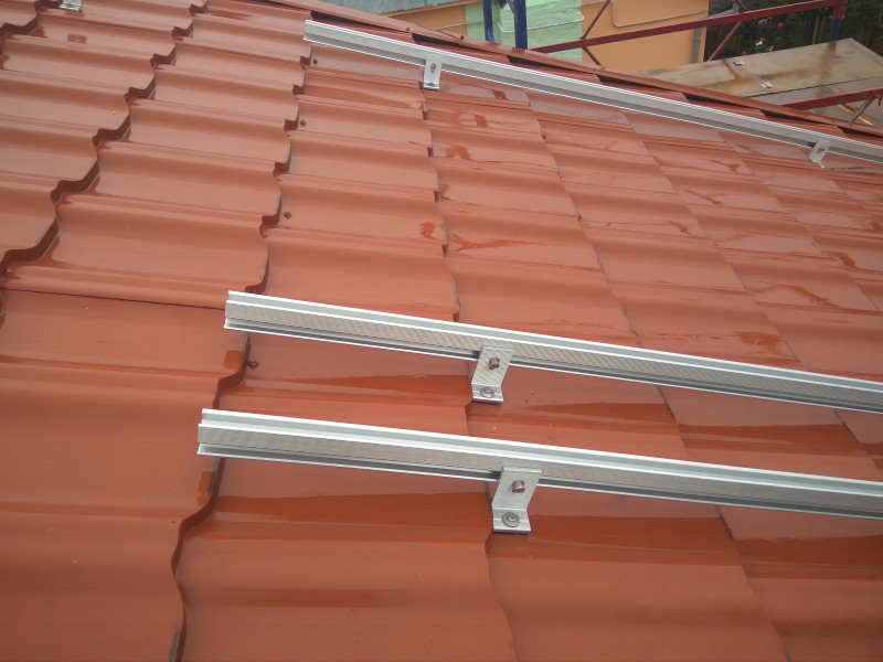 Sistema de instalación solar de techo de tejas de 65kw