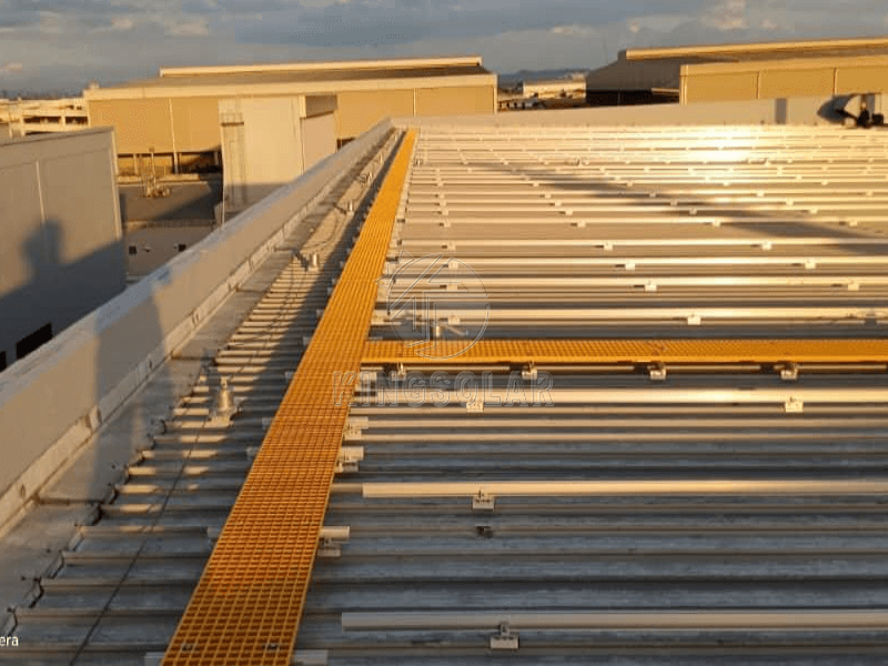 Pasarela del sistema solar con techo de tejas de acero de color Malasia-500M